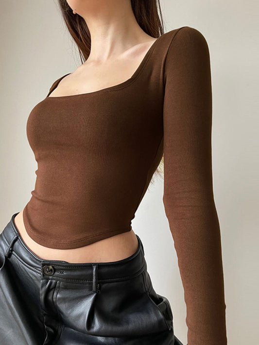 Camiseta corta de manga larga de punto con cuello cuadrado para mujer.