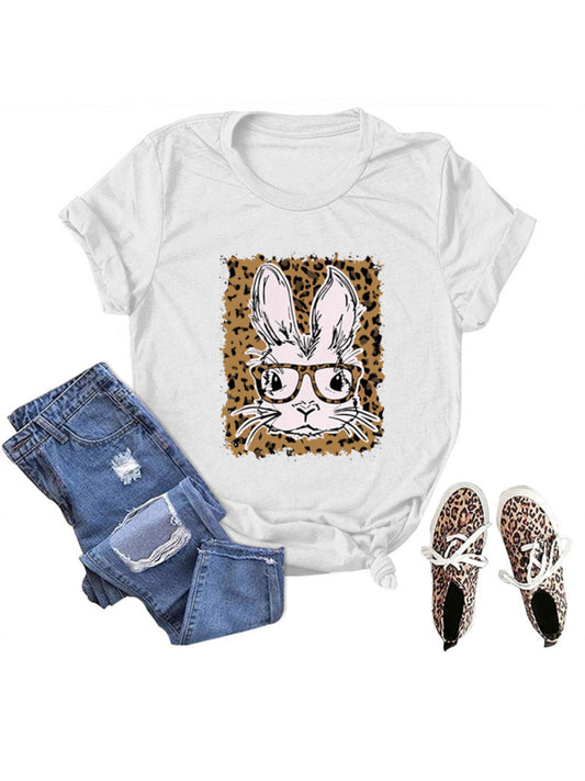 Camiseta casual de manga corta para mujer con estampado de leopardo y conejito de Pascua.