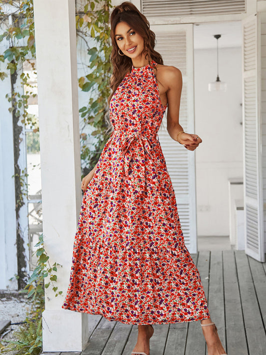 Vestido de resort con estampado floral de varios niveles y movimiento.