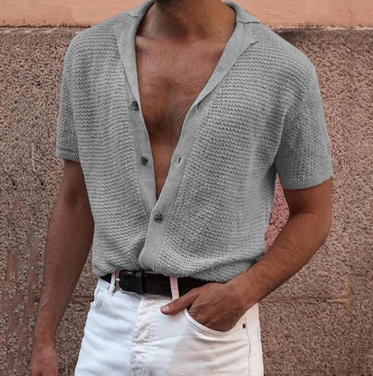 Camisa de punto de manga corta para hombre de estilo casual y color sólido.