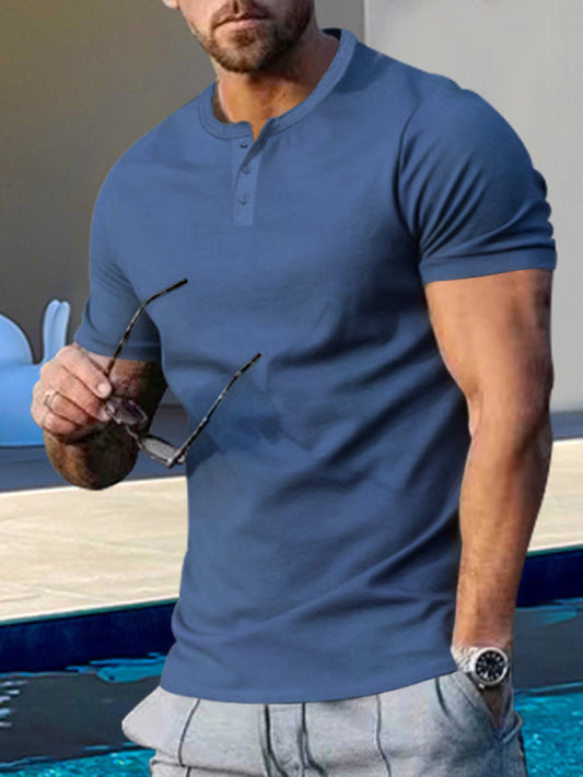 Camiseta atlética para hombre de manga corta, cuello redondo tipo Henley y ajuste ceñido.